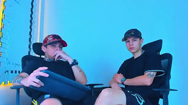 Snapshot of Thomas-Wil chatting on 02.25.26 Thomas-Wil online show from 02.25.26