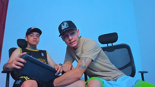 Snapshot of Thomas-Wil chatting on 03.22.26 Thomas-Wil online show from 03.22.26