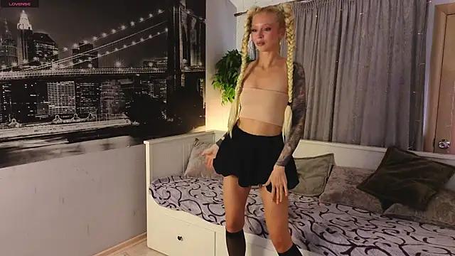 Snapshot of LanaReals chatting on 01.15.26 LanaReals online show from 01.15.26