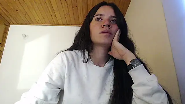 Snapshot of Shanel_Lozano chatting on 06.10.26 Shanel Lozano online show from 06.10.26