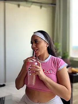 Veronica Wins  online show from 05.20.26