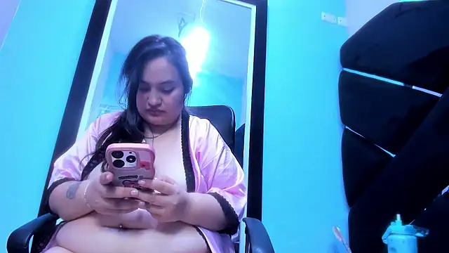 Snapshot of MiaRouss69 chatting on 04.29.26 MiaRouss69 online show from 04.29.26