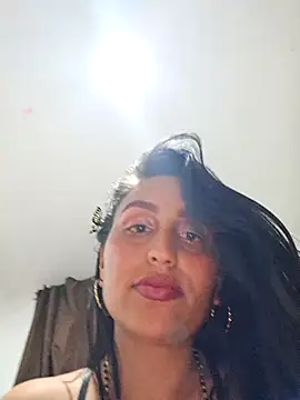 Snapshot of LunaRouuse_ chatting on 05.16.26 LunaRouuse online show from 05.16.26