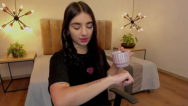 Abriil cutee online show from 03.19.26