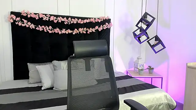 Abriil cutee online show from 04.04.26