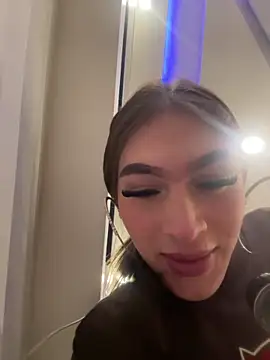 Snapshot of lizz_lunna chatting on 04.28.26 lizz lunna online show from 04.28.26