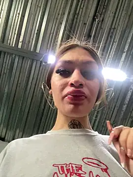 Snapshot of lizz_lunna chatting on 04.29.26 lizz lunna online show from 04.29.26