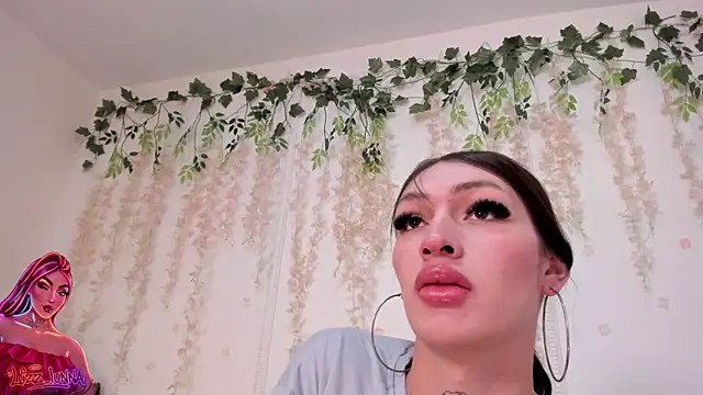 Snapshot of lizz_lunna chatting on 05.05.26 lizz lunna online show from 05.05.26