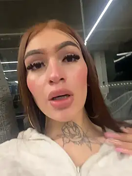 Snapshot of lizz_lunna chatting on 05.19.26 lizz lunna online show from 05.19.26