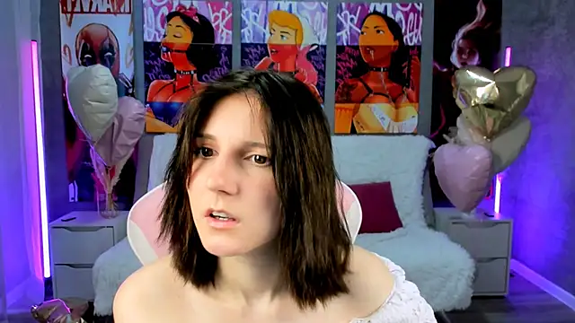 Snapshot of KikaOsterman chatting on 02.26.26 KikaOsterman online show from 02.26.26