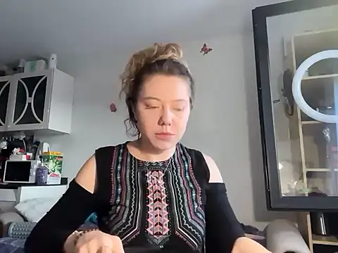 Snapshot of Luxerin chatting on 02.28.26 Luxerin online show from 02.28.26