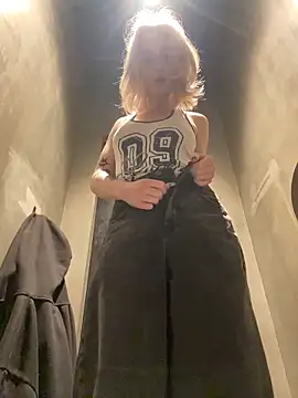 aka Blonde online show from 04.19.26