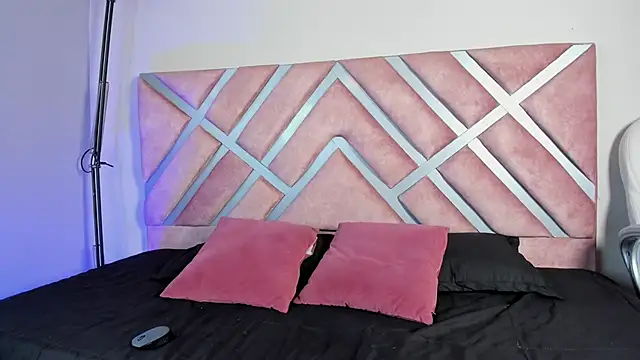 Lara reynolds  online show from 01.16.26