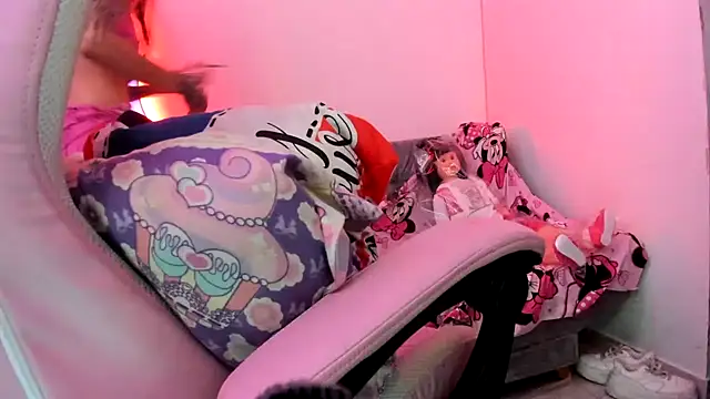 jenniferbodys online show from 04.10.26