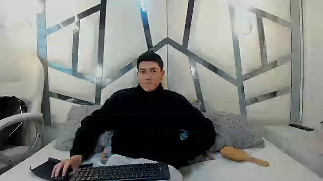 Snapshot of ScarlettAndLucas chatting on 02.19.26 ScarlettAndLucas online show from 02.19.26
