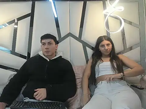 Snapshot of ScarlettAndLucas chatting on 03.04.26 ScarlettAndLucas online show from 03.04.26