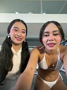 Snapshot of l0lita_emi chatting on 02.26.26 l0lita emi online show from 02.26.26