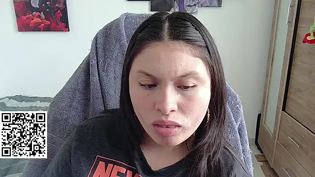 Snapshot of yessica_gomez01 chatting on 04.17.26 yessica gomez01 online show from 04.17.26