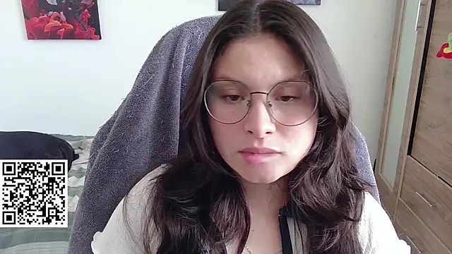 Snapshot of yessica_gomez01 chatting on 04.19.26 yessica gomez01 online show from 04.19.26