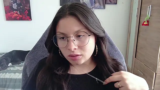 Snapshot of yessica_gomez01 chatting on 04.24.26 yessica gomez01 online show from 04.24.26