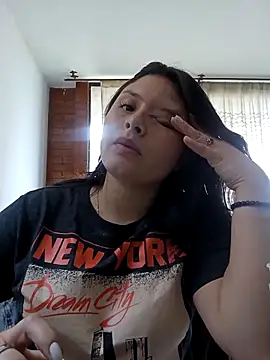 Snapshot of yessica_gomez01 chatting on 04.27.26 yessica gomez01 online show from 04.27.26