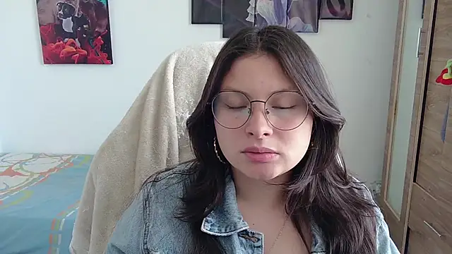 Snapshot of yessica_gomez01 chatting on 04.30.26 yessica gomez01 online show from 04.30.26