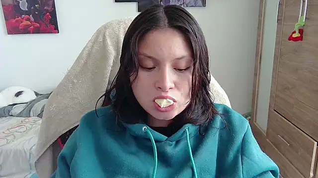 Snapshot of yessica_gomez01 chatting on 05.18.26 yessica gomez01 online show from 05.18.26