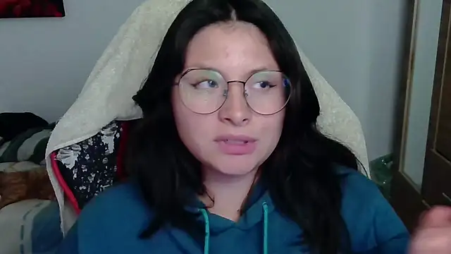 Snapshot of yessica_gomez01 chatting on 05.19.26 yessica gomez01 online show from 05.19.26