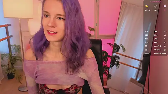 Snapshot of AuraLaunni chatting on 02.15.26 AuraLaunni online show from 02.15.26