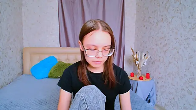 LolliStrawberry online show from 04.10.26