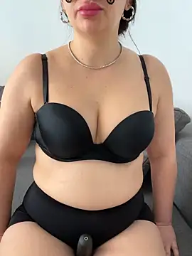 Snapshot of melissiaayzem chatting on 04.17.26 melissiaayzem online show from 04.17.26