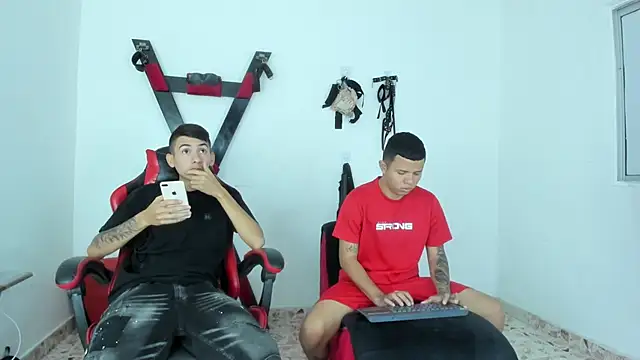 Snapshot of LatinsGuys18 chatting on 01.10.26 LatinsGuys18 online show from 01.10.26