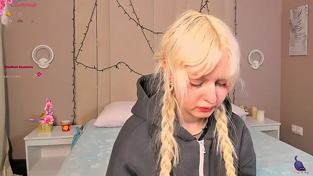 AdeleSilvy online show from 04.11.26