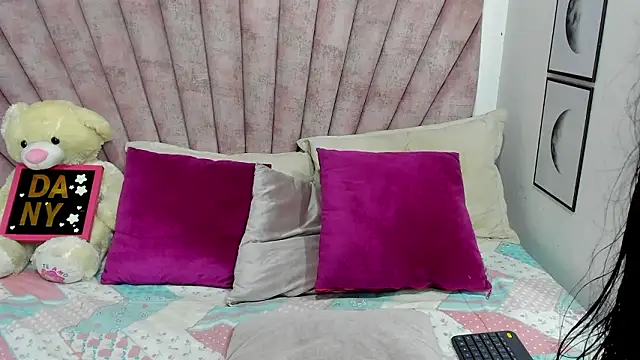 Snapshot of danibellucii_ chatting on 02.25.26 danibellucii online show from 02.25.26