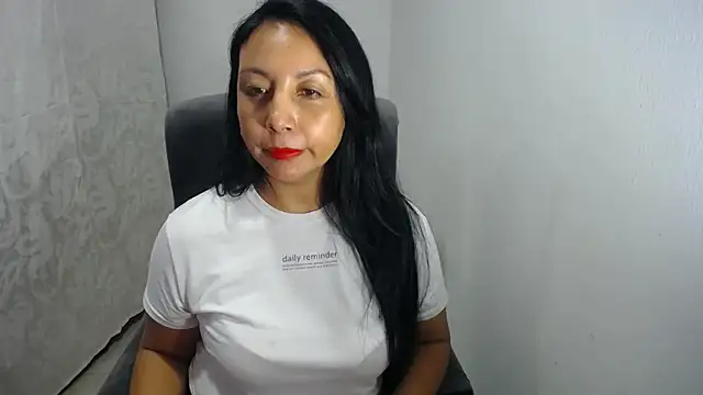 Snapshot of soyElena46 chatting on 04.25.26 soyElena46 online show from 04.25.26