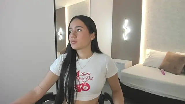 Snapshot of mia_slora chatting on 05.21.26 mia slora online show from 05.21.26
