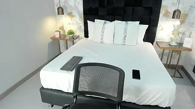 Snapshot of emily_clarkk_ chatting on 02.25.26 emily clarkk online show from 02.25.26