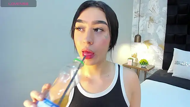 Snapshot of emily_clarkk_ chatting on 03.04.26 emily clarkk online show from 03.04.26