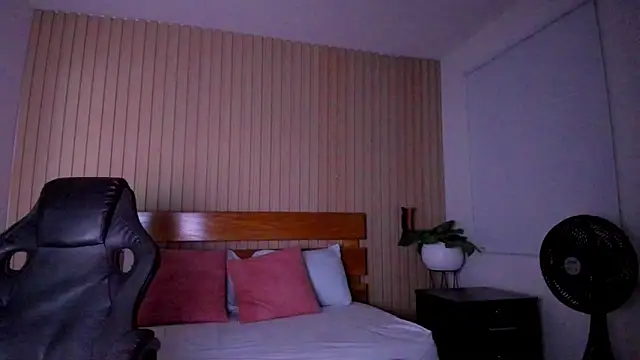 emma hiltonn  online show from 03.12.26