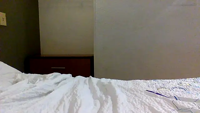 Snapshot of RamonaUzi chatting on 02.05.26 RamonaUzi online show from 02.05.26