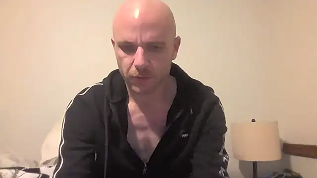 Snapshot of FrankieFuckMe chatting on 02.01.26 FrankieFuckMe online show from 02.01.26