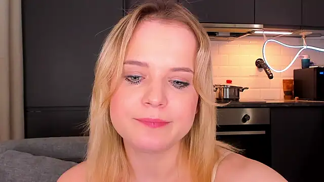 Snapshot of JessicaBeverly_ chatting on 04.25.26 JessicaBeverly online show from 04.25.26