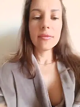 Snapshot of She-Moon chatting on 06.27.26 She-Moon online show from 06.27.26