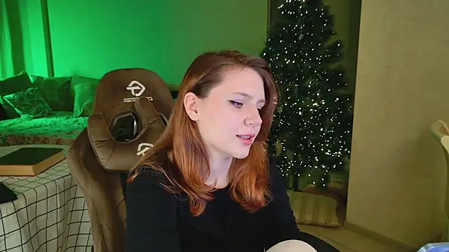 Snapshot of YouHoldMe chatting on 02.15.26 YouHoldMe online show from 02.15.26