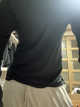 Snapshot of Alexkimsumin chatting on 04.13.26 Alexkimsumin online show from 04.13.26