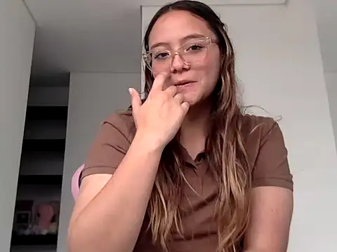Snapshot of LOLA_R_ chatting on 02.02.26 LOLA R online show from 02.02.26
