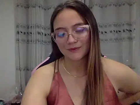 Snapshot of LOLA_R_ chatting on 02.14.26 LOLA R online show from 02.14.26