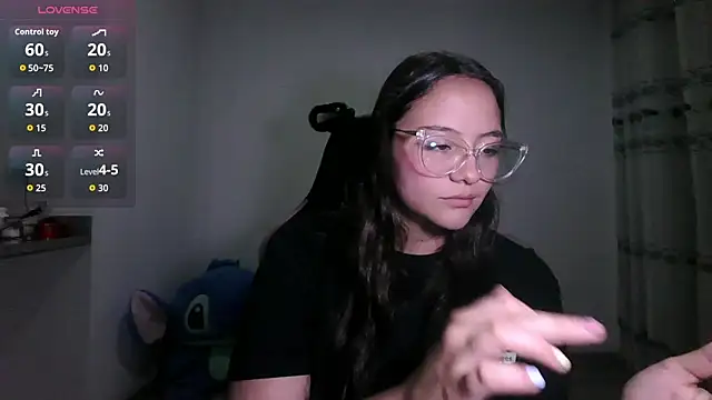 Snapshot of LOLA_R_ chatting on 05.09.26 LOLA R online show from 05.09.26