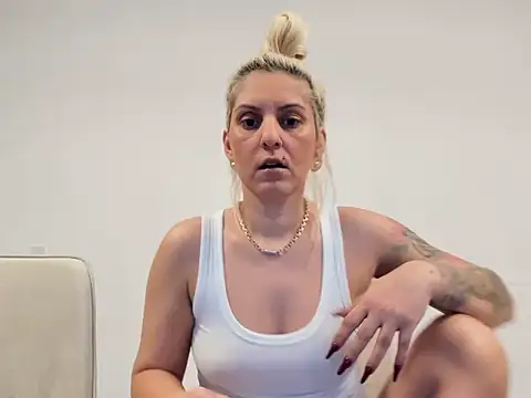 Snapshot of EvelynEvyyy chatting on 02.05.26 EvelynEvyyy online show from 02.05.26