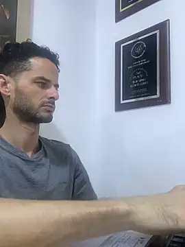 Snapshot of gatoquiles chatting on 02.02.26 gatoquiles online show from 02.02.26
